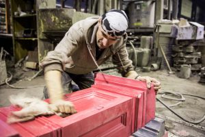 Preparing moulds for casting. Brighton i360 by Marks Barfield Architects.