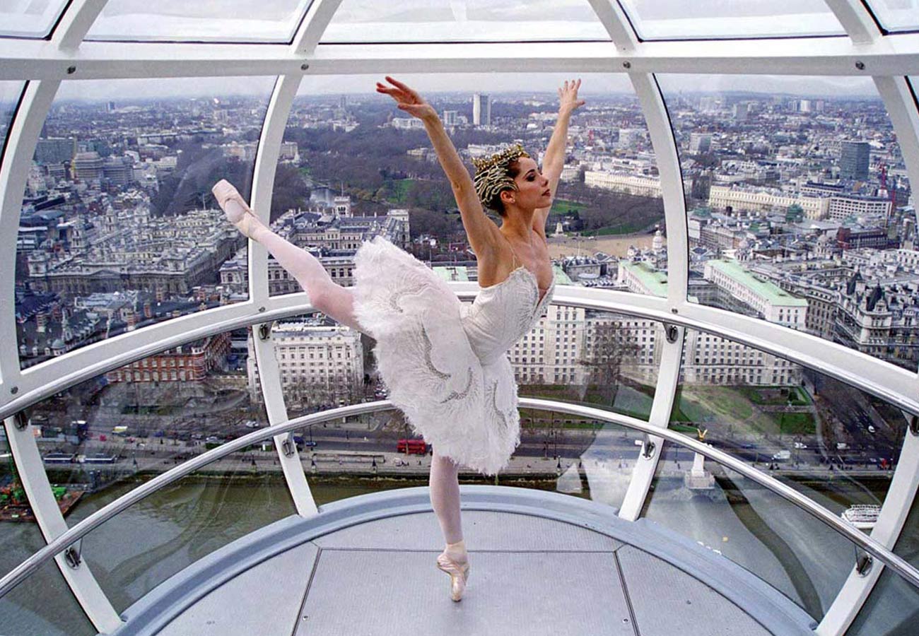 A ballet dancer in the capsule - The London Eye by Marks Barfield Architects