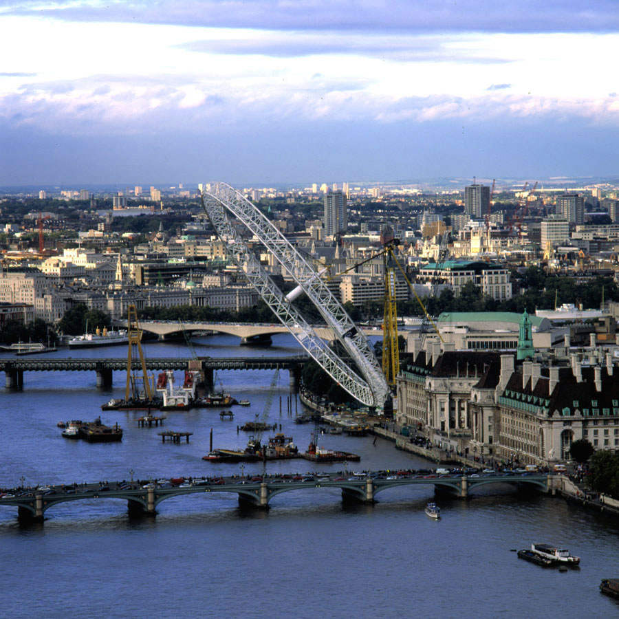 Sunday 10 October 5pm. The structure at 65 degrees, the permanent angle for the main A-frame legs - The London Eye by Marks Barfield Architects