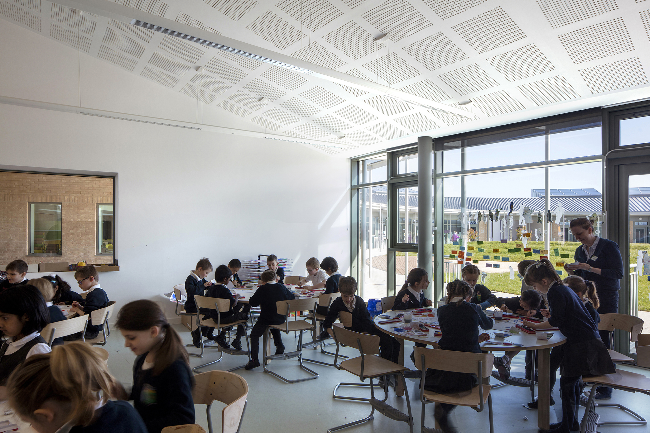 classroom - University of Cambridge Primary School by Marks Barfield Architects